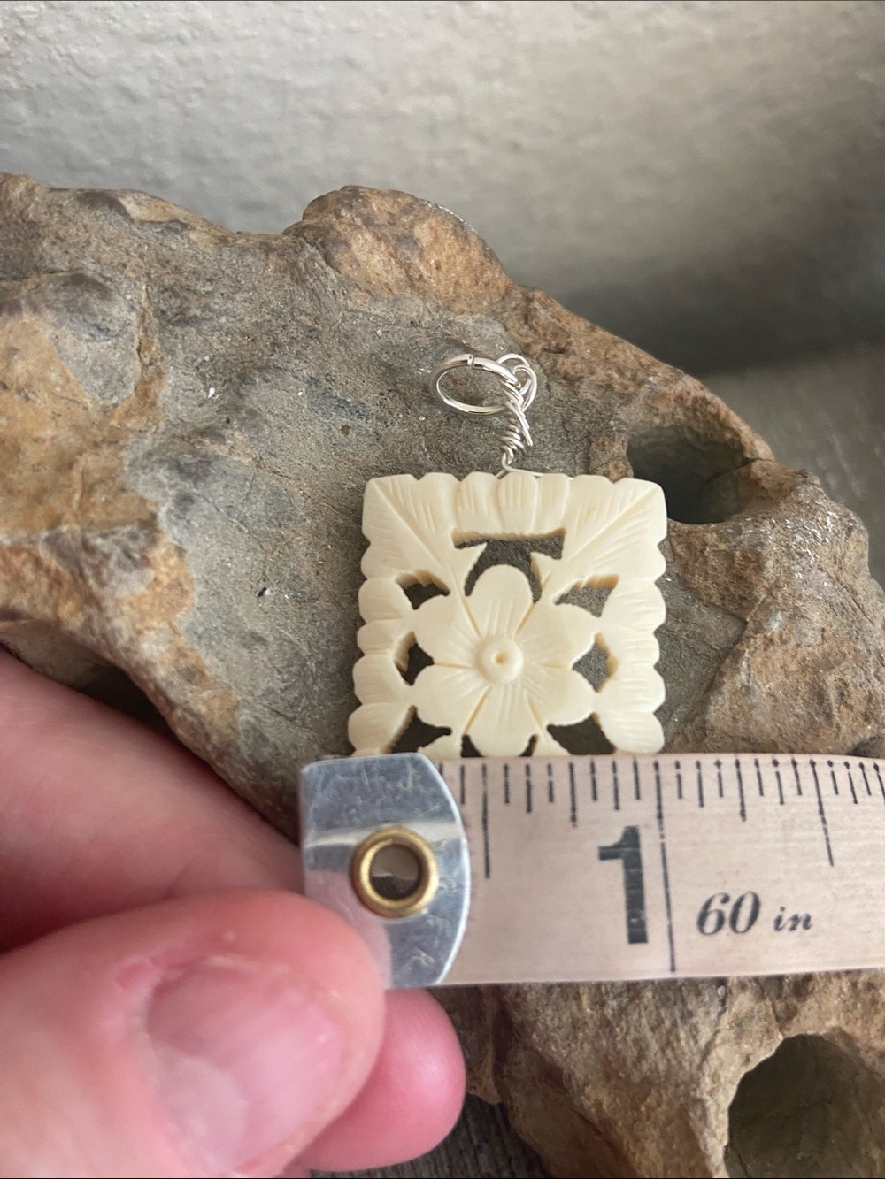 NEW HANDMADE VINTAGE Carved BONE Floral Pendant - Picture 6 of 6